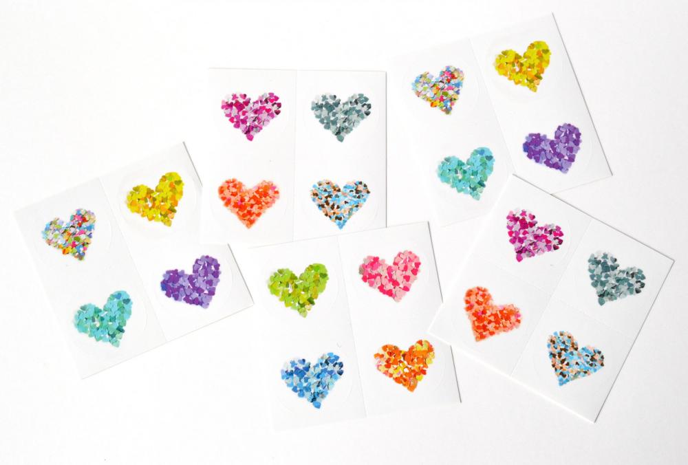 20 Round Glossy Stickers With Colorful Hearts